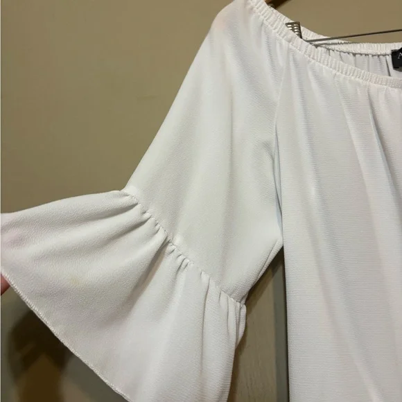 ARTIZAN ROBIN BARRÉ White Ruffle Top - Picture 2 of 5